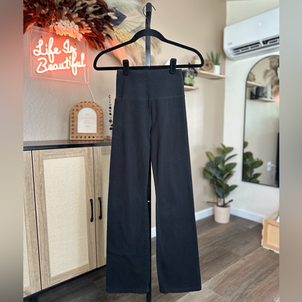 Hollister Active Ultra High Rise Black Bootcut Pants size XXS Short